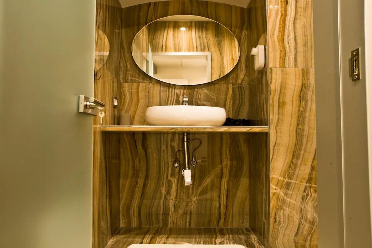 Suite Napoli Sotterranea Con Jacuzzi Екстер'єр фото